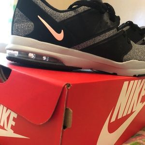 NEW Air Bella Nike Cross-Trainers